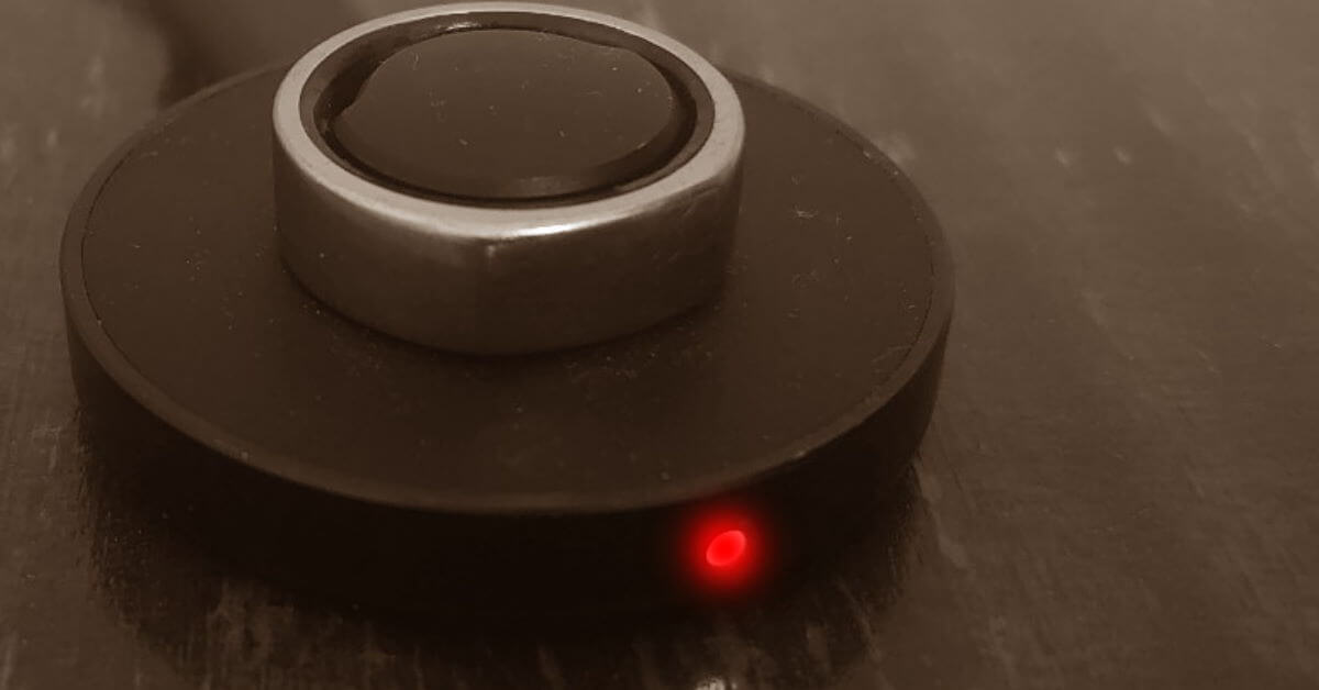 oura ring charger flashing red light